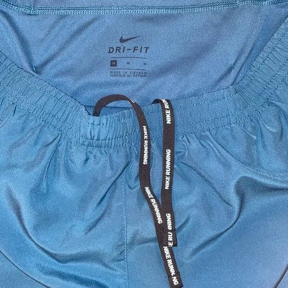 Nike Athletic Shorts, Size M - Picture 5 of 9